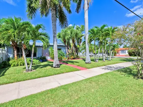 918 NE 2nd Ct, Hallandale Beach, FL 33009