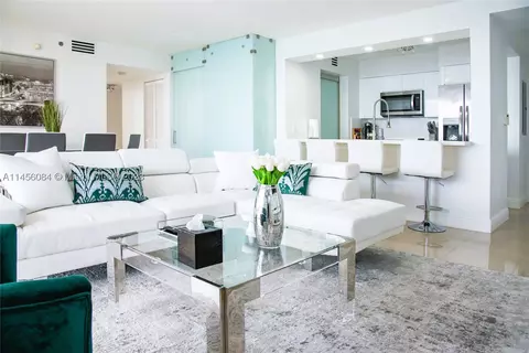 1200 Brickell Bay Dr #3701, Miami, FL 33131