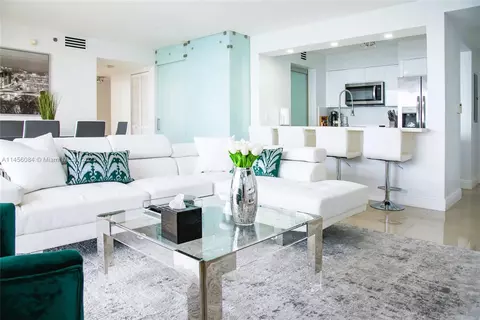 1200 Brickell Bay Dr #3701, Miami, FL 33131