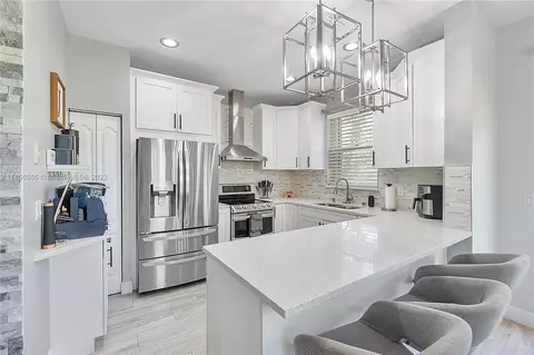 6045 Seminole Gardens Cir, Riviera Beach, FL 33418