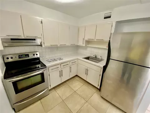 7825 NE Bayshore Ct #206, Miami, FL 33138