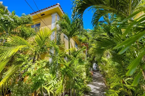1310 15th St #2, Miami Beach, FL 33139