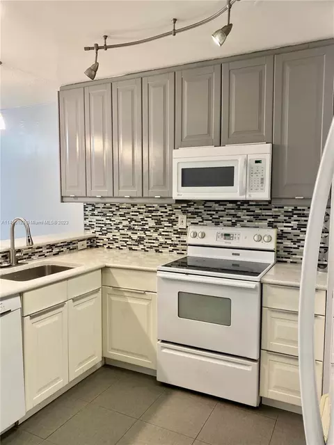 440 E 23rd St #1504, Hialeah, FL 33013 photo 12
