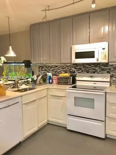 440 E 23rd St #1504, Hialeah, FL 33013 photo 8