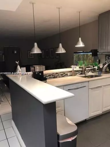 440 E 23rd St #1504, Hialeah, FL 33013 photo 3