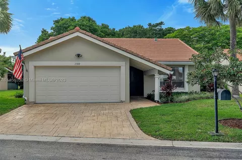 1700 Riverwood Ln, Coral Springs, FL 33071