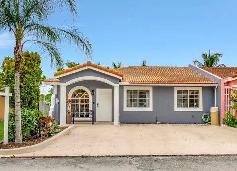 17520 NW 76th Ct, Hialeah, FL 33015