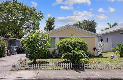 2898 NW 6th Ct, Fort Lauderdale, FL 33311