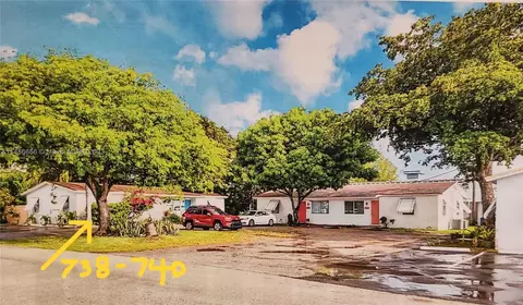 738-740 NW 1st Ct, Hallandale Beach, FL 33009
