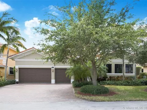 7974 SW 194 St, Cutler Bay, FL 33157