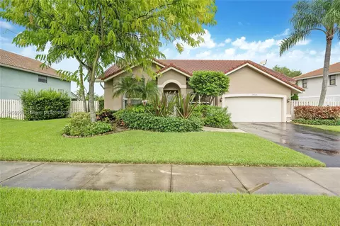 14121 Summersville Pl, Davie, FL 33325