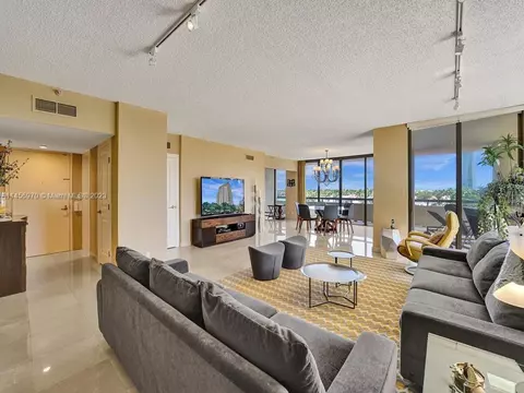 19355 Turnberry Way #3J, Aventura, FL 33180