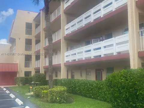 1015 Country Club Dr #108, Margate, FL 33063