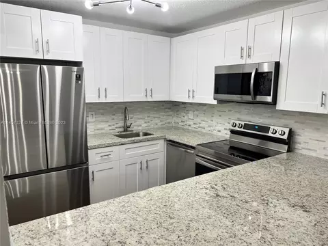9355 SW 8th St #124, Boca Raton, FL 33428