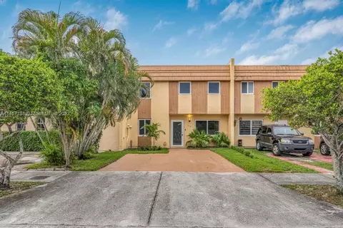 912 W 81st Pl #912, Hialeah, FL 33014