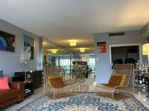 800 NE 195th St #513, Miami, FL 33179