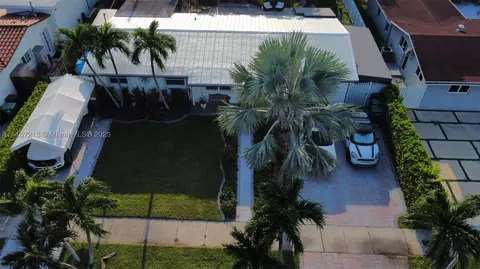 4240 SW 98th Ct, Miami, FL 33165