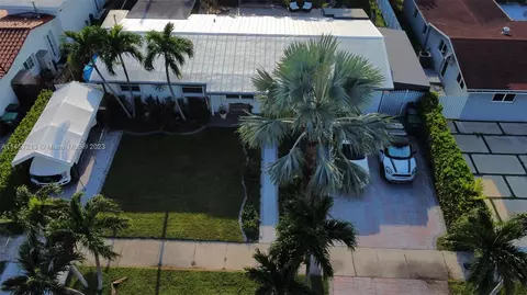 4240 SW 98th Ct, Miami, FL 33165