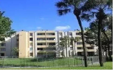 10000 NW 80th Ct #2441, Hialeah Gardens, FL 33016