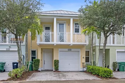 10704 NW 77th St, Doral, FL 33178