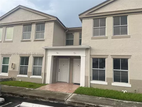 9187 Fontainebleau Blvd #405, Miami, FL 33172