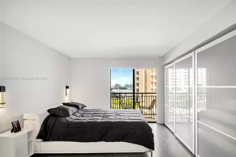 540 Brickell Key Dr #922, Miami, FL 33131