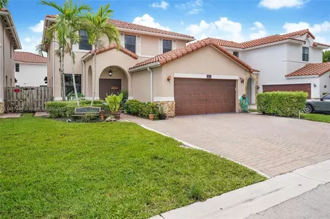 9842 NW 9th St, Miami, FL 33172