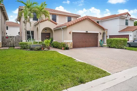 9842 NW 9th St, Miami, FL 33172