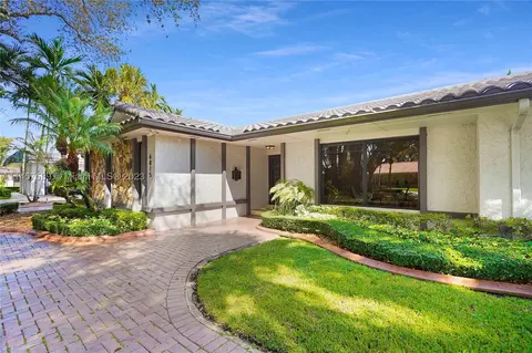 6815 Gleneagle Dr, Miami Lakes, FL 33014 photo 1