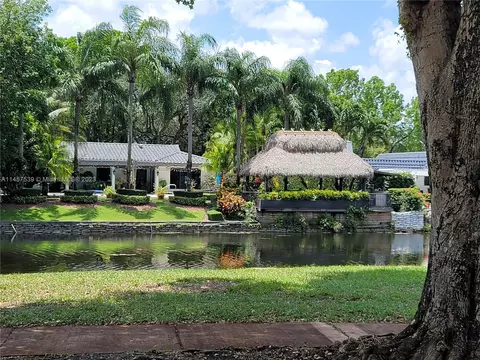 6815 Gleneagle Dr, Miami Lakes, FL 33014 photo 3