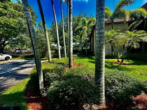 120 Sparrow Dr #105, Royal Palm Beach, FL 33411