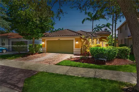 1638 Winterberry Ln, Weston, FL 33327