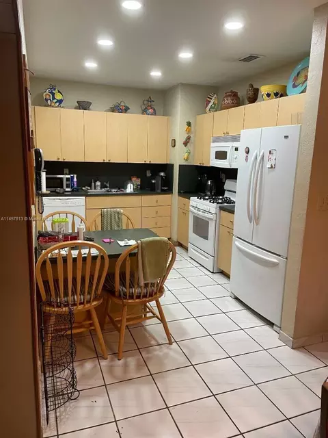 854 W 70th Pl, Hialeah, FL 33014 photo 5