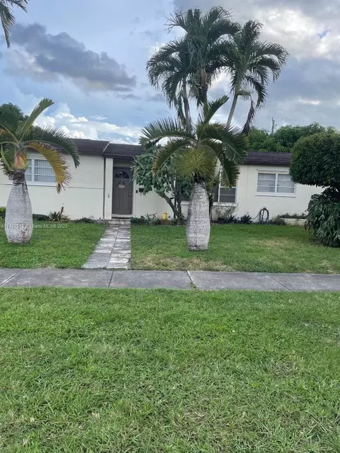 854 W 70th Pl, Hialeah, FL 33014 photo 2