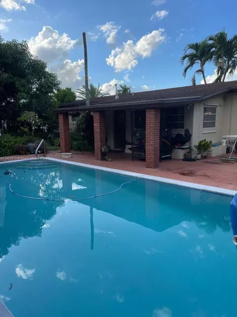 854 W 70th Pl, Hialeah, FL 33014 photo 9