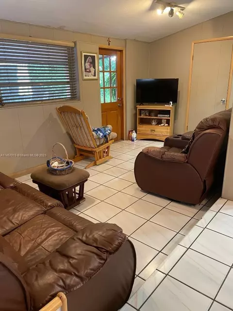 854 W 70th Pl, Hialeah, FL 33014 photo 7