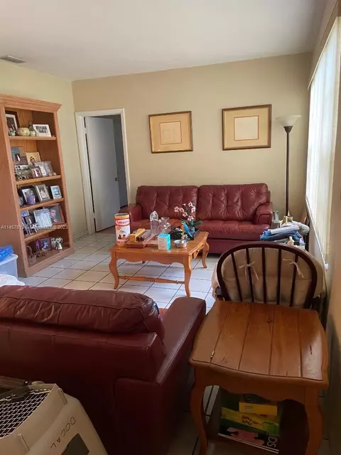854 W 70th Pl, Hialeah, FL 33014 photo 6