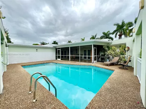1003 N Southlake Dr, Hollywood, FL 33019