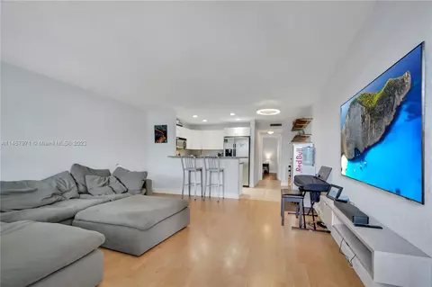 2715 NE 49th St #102, Fort Lauderdale, FL 33308