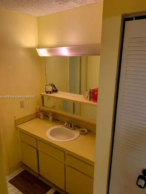 Undisclosed, Hialeah, FL 33012 photo 16