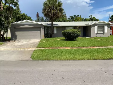 3751 NW 27th St, Lauderdale Lakes, FL 33311