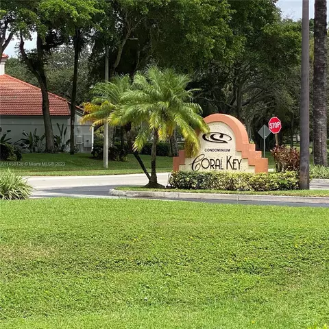 3450 Pinewalk Dr #432, Margate, FL 33063