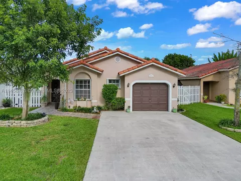 17973 NW 60th Ct, Hialeah, FL 33015