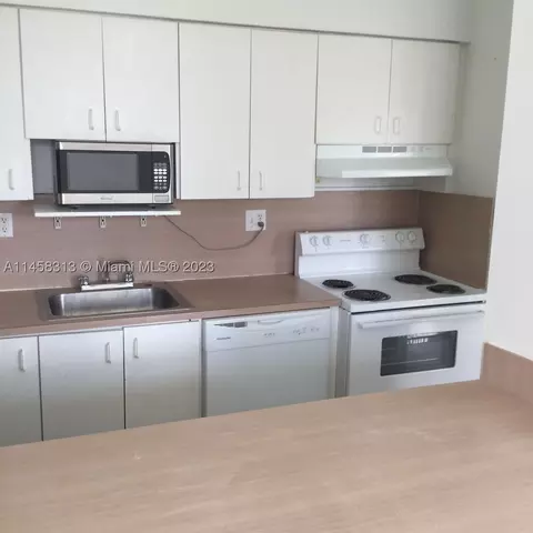 7400 W 20th Ave #420, Hialeah, FL 33016