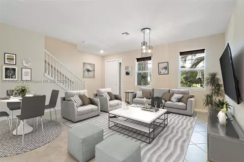1040 Eucalyptus Dr #3, Hollywood, FL 33021