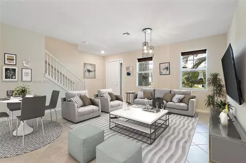 1040 Eucalyptus Dr #3, Hollywood, FL 33021