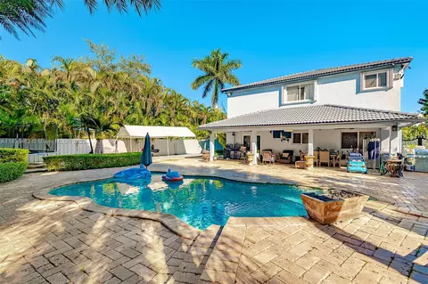 16492 SW 56th Ter, Miami, FL 33193