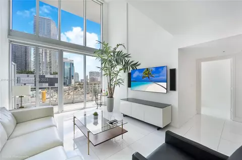 92 SW 3rd St #703, Miami, FL 33130