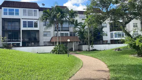 7100 NW 17th St #409, Plantation, FL 33313