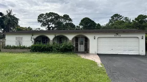 8408 Southampton Dr, Miramar, FL 33025
